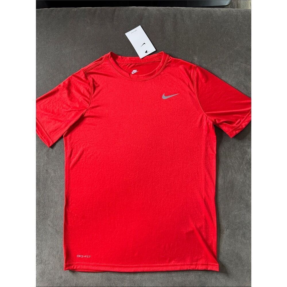 Nike Boys Red Short-Sleeve Dri-FIT Tee with Silver Swoosh 840178-657 Size XL NWT